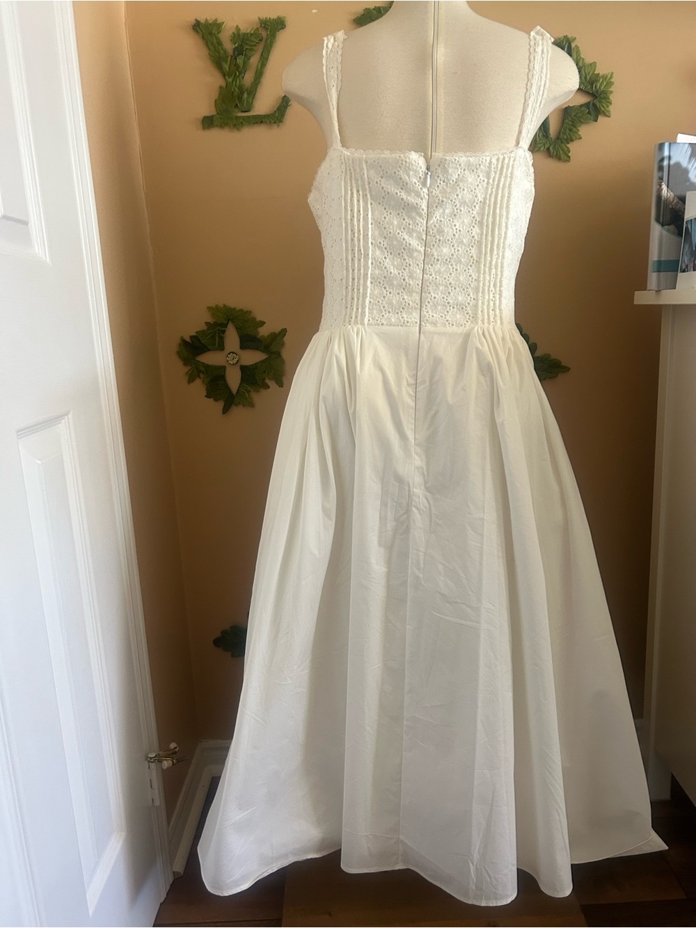 White Lace-Up Bodice Maxi Dress - Picture 5 of 7